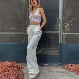 White pants with wide leg